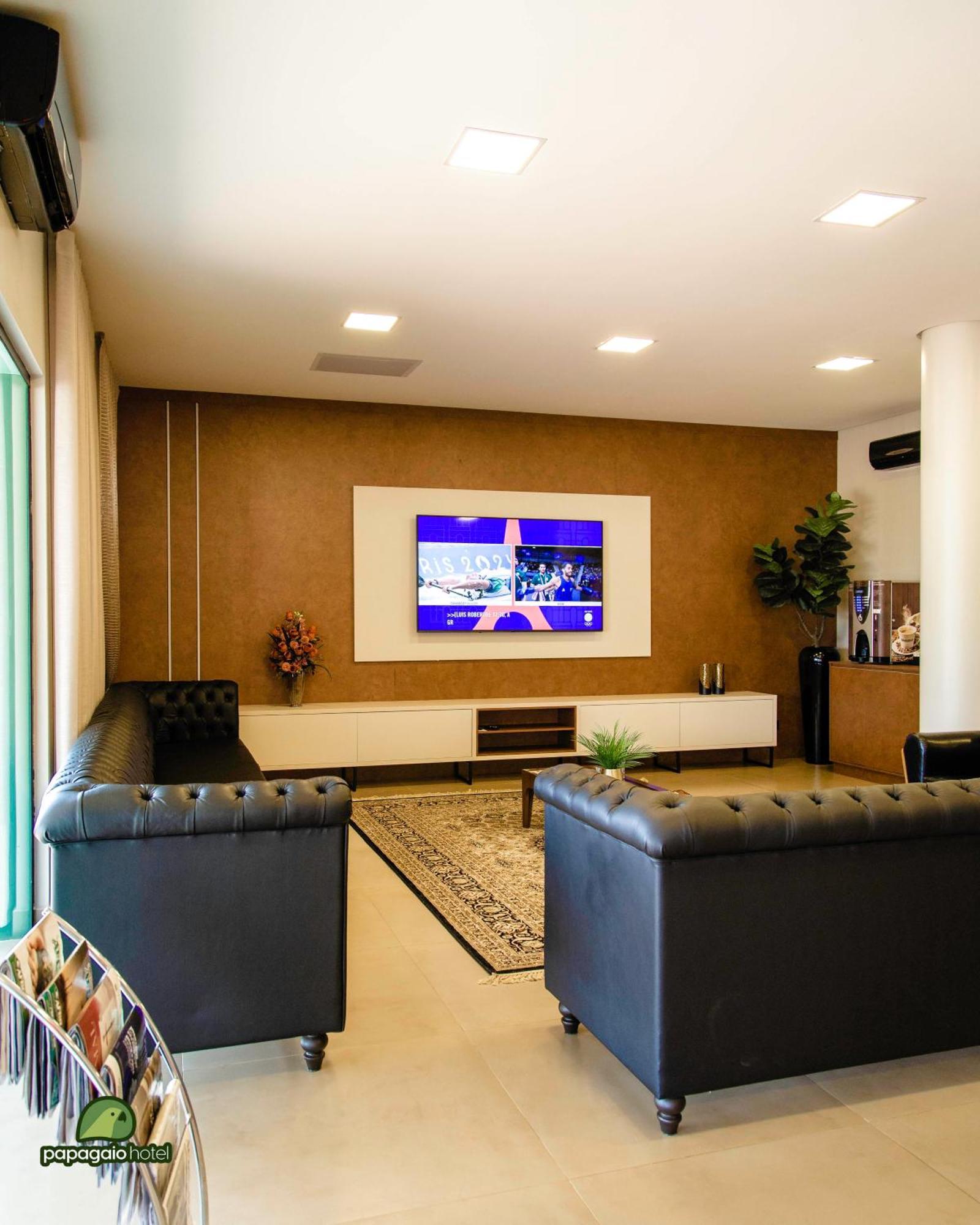 Papagaio Hotel Guaíra